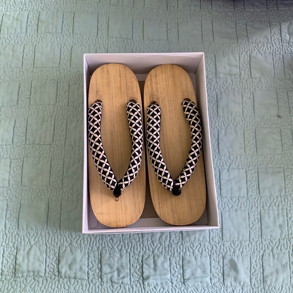 USED DAMAGED Japanese Flat Geta Sandals w/ Box Size 23-24.5 cm